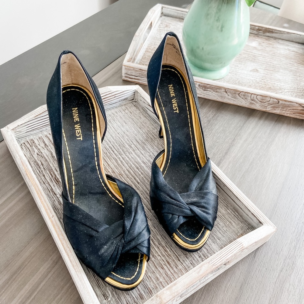 Nine West Pumps Black and Gold NWOT